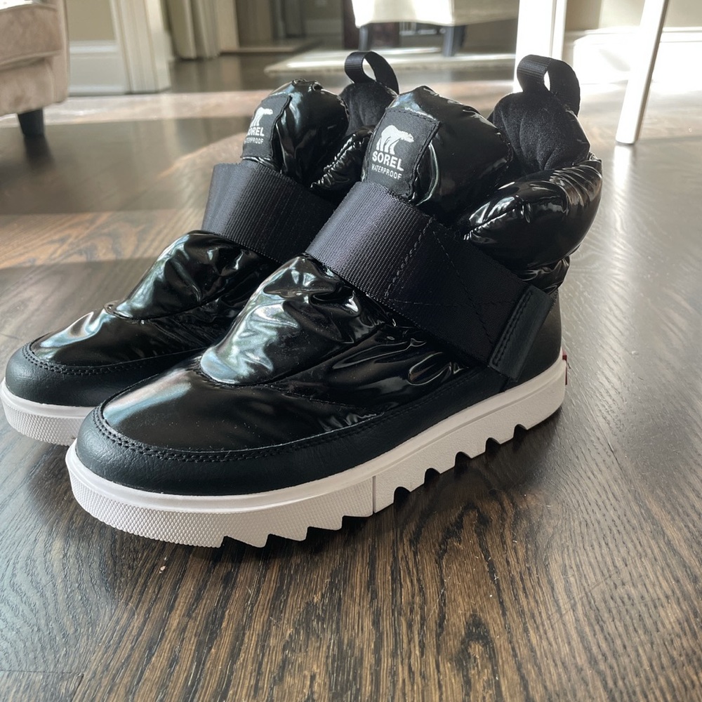 Sorel Joan of Arctic Gym Shoe Boots